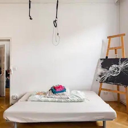 Fro-Media - Streetside Room 2 - Community Space Wina Bagian luar foto