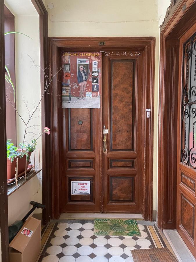 Fro-Media - Streetside Room 2 - Community Space Wina Bagian luar foto