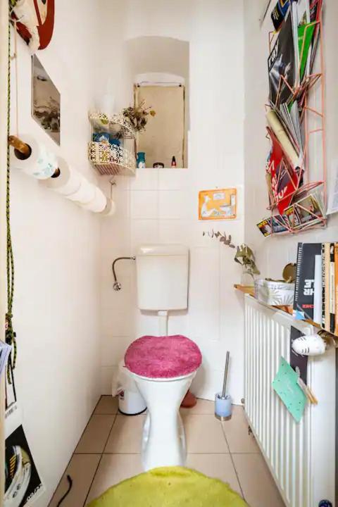 Fro-Media - Streetside Room 2 - Community Space Wina Bagian luar foto