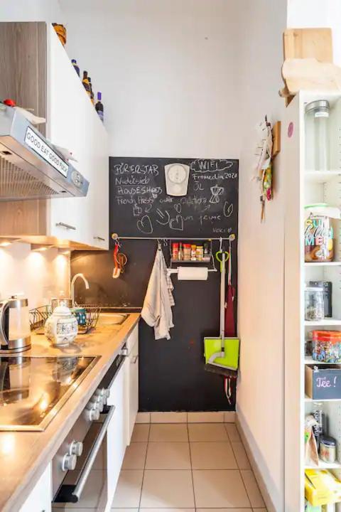 Fro-Media - Streetside Room 2 - Community Space Wina Bagian luar foto
