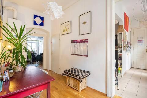 Fro-Media - Streetside Room 2 - Community Space Wina Bagian luar foto