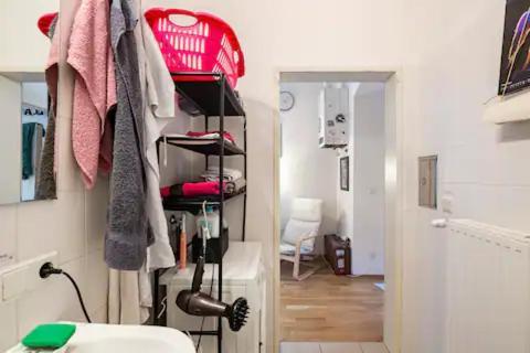 Fro-Media - Streetside Room 2 - Community Space Wina Bagian luar foto