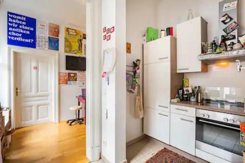 Fro-Media - Streetside Room 2 - Community Space Wina Bagian luar foto
