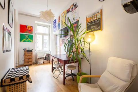 Fro-Media - Streetside Room 2 - Community Space Wina Bagian luar foto